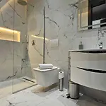 ホテル The Roots Boutique Shkodër