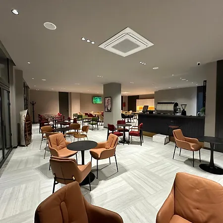 מלון The Roots Boutique 4*