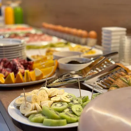 The Roots Boutique 4*