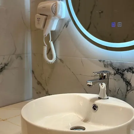 The Roots Boutique שקודר