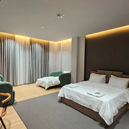 מלון The Roots Boutique 4*