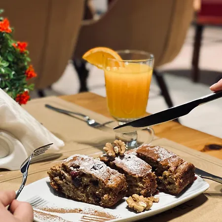 The Roots Boutique מלון