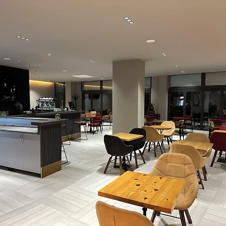 The Roots Boutique 4* שקודר