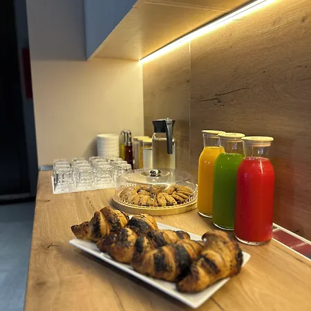 The Roots Boutique מלון