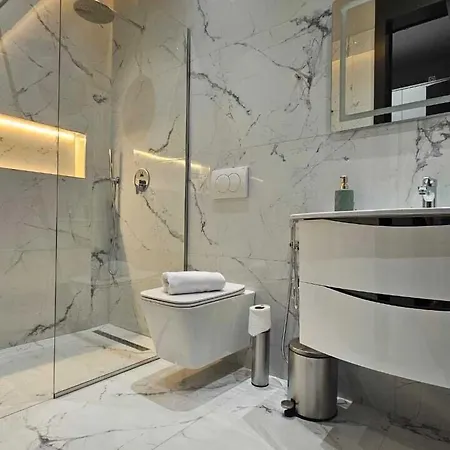 ホテル The Roots Boutique Shkodër