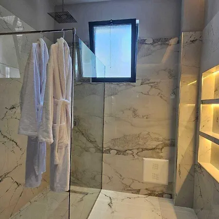 The Roots Boutique מלון