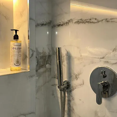 The Roots Boutique מלון