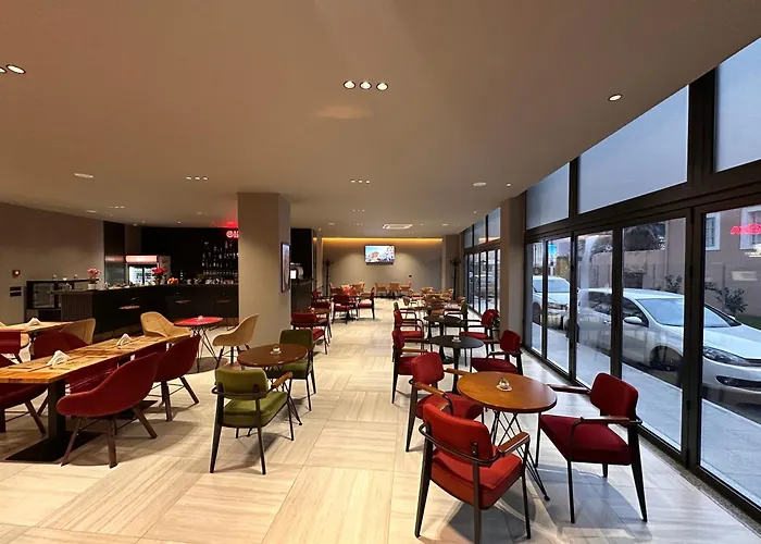 The Roots Boutique 4*