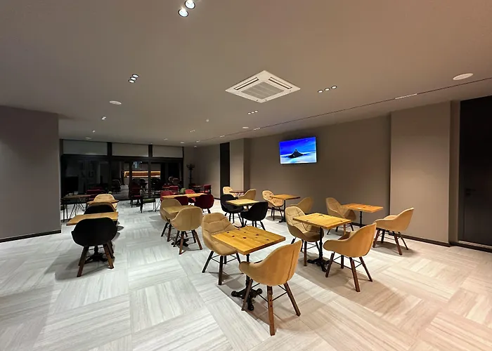 The Roots Boutique Отель Шкодер