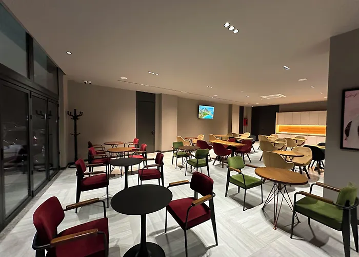 Отель The Roots Boutique 4*