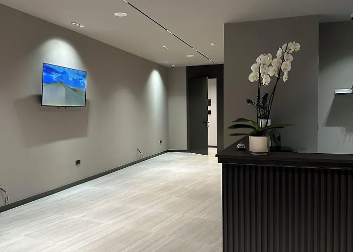 The Roots Boutique 4*