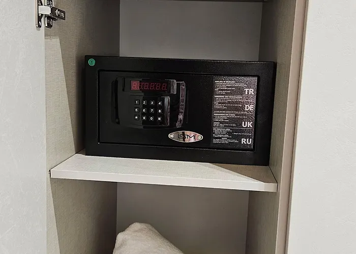 The Roots Boutique 4*