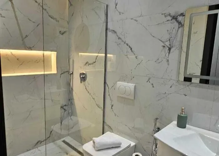 Отель The Roots Boutique 4*