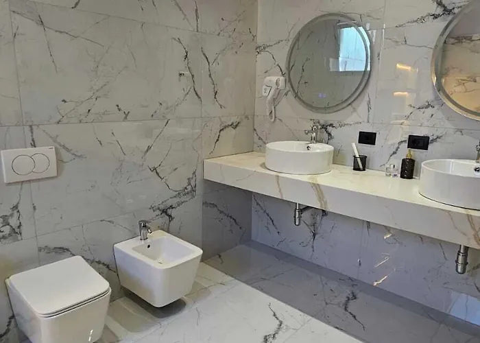 Отель The Roots Boutique Шкодер