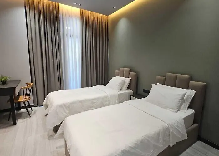 Отель The Roots Boutique 4*