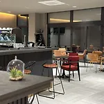 The Roots Boutique 4*