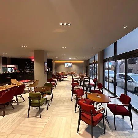 The Roots Boutique 4*