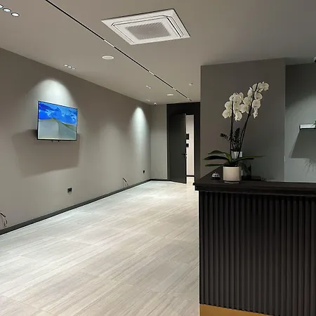 The Roots Boutique 4*