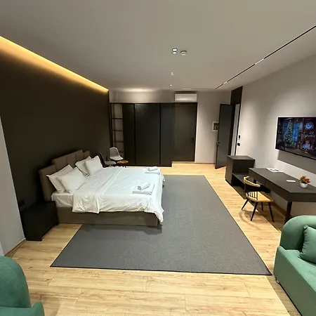 The Roots Boutique 4*